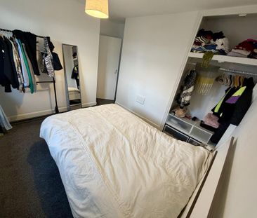 3 bedroom end of terrace house to rent - Photo 4