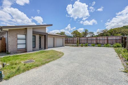 Large 2 Bedroom Duplex! - Photo 2