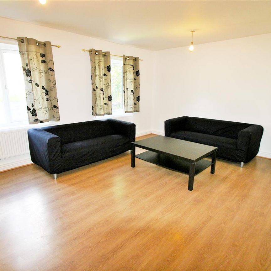 3 Bed Flat, Orchard Lodge, LS6 - Photo 1
