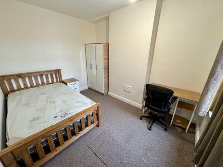 4 bedroom terraced house to rent - Photo 4