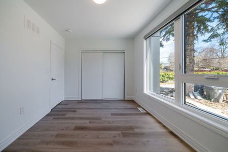 For Lease - 2052 Pharmacy Avenue Unit# 2, Toronto, Ontario - Photo 2