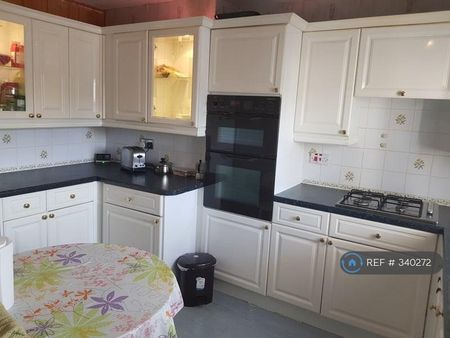 3 bedroom maisonette to rent - Photo 2