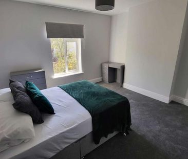 4 bedroom house of multiple occupation to rent - Photo 1