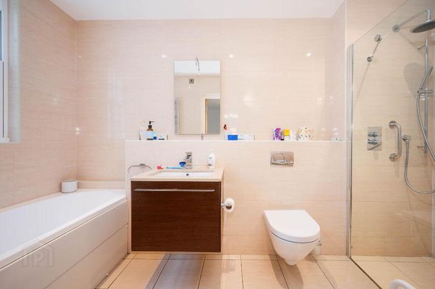 Apt 2, Danesfort Park North, Bt9 5 Rb, Belfast - Photo 1
