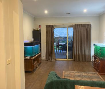 Bundoora - Photo 2