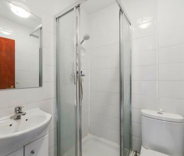 Studio Flat To Let - Photo 3