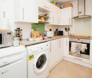Woodford Close, Cardiff, CF5 - Photo 5