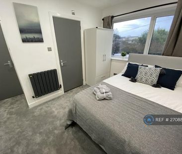 1 bedroom in a house share to rent - Photo 2