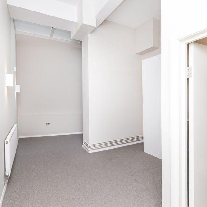 3 bedroom flat to rent - Photo 1