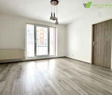 Pronájem bytu 3+1 s balkonem na ul. Seifertova v Hodoníně - Photo 1
