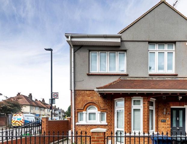 3 bedroom flat to rent - Photo 1