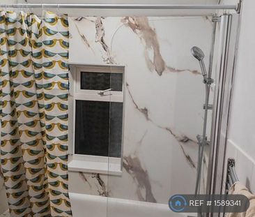 2 bedroom semi-detached house to rent - Photo 5