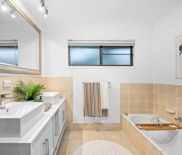 Private Oasis in the Heart of Rochedale South! - Photo 3