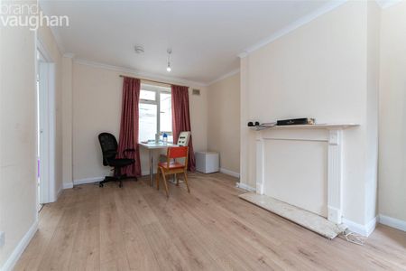 4 bedroom semi-detached house to rent - Photo 3
