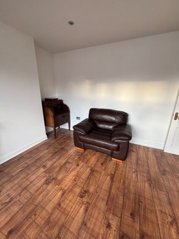 2 Bed Flat, Barking, IG11 - Photo 3