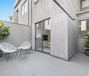 LIGHT FILLED APARTMENT WITH TWO OUTDOOR RETREATS - FLEXIBLE LEASE T... - Photo 1