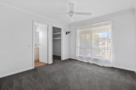 Well Maintained 3 Bedroom Home In Golden Square - Photo 3