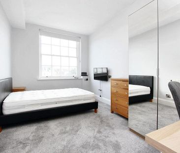 3 bedroom flat to rent - Photo 3