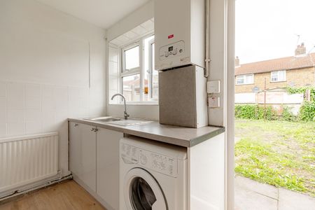 Room in a Shared House, Godbold Road, E15 - Photo 3