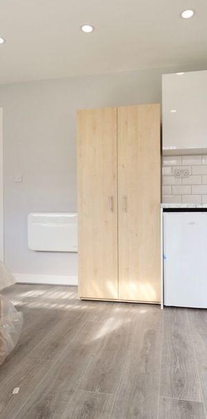 Studio Flat, Oxford Road, RG30 - Photo 1