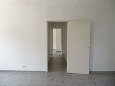 Nîmes, T4, 700€ H.C, Place Hubert Rouger, 83m² - Photo 2