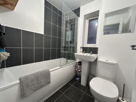 2 bedroom semi-detached house to rent - Photo 5
