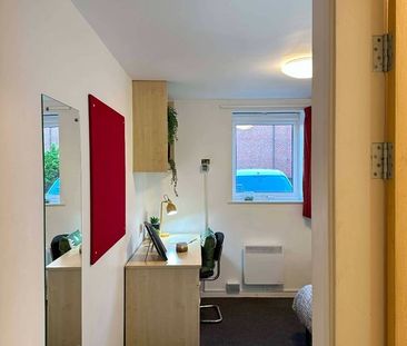 Room in a Shared Flat, Atlantic Point Village, L3 - Photo 2