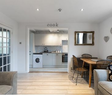 2 bedroom terraced house to rent - Photo 2