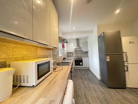 3 bedroom terraced house to rent - Photo 3