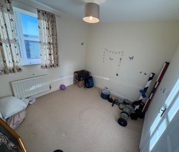 2 bed Flat - To Let - Photo 4