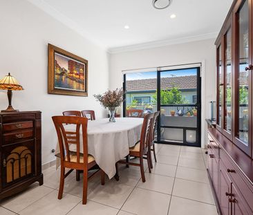 Spacious split level townhouse in central location - Photo 3