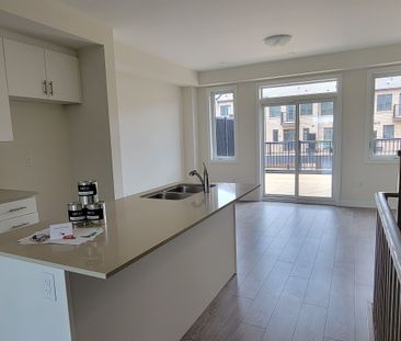 For Lease - 31 Cherry Hill, Barrie, Ontario - Photo 1