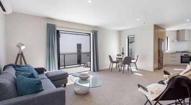 CITY CENTRE - EXECUTIVE 3 BEDROOM, 2 BATHROOM TOWNHOUSE - Photo 1