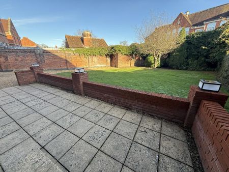 3 bedroom semi-detached house to rent - Photo 2