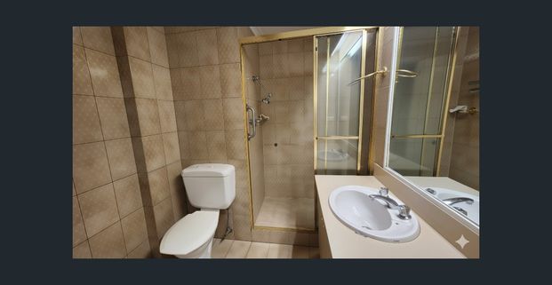 Rare Albert Park Lake Sub-Penthouse: Unrivalled Space and Views - Photo 1