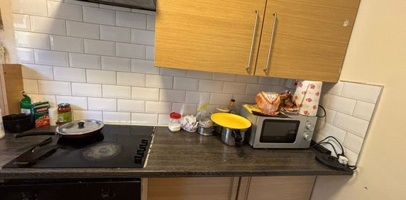 4 Bed Flat, Bernwood House, N4 - Photo 2