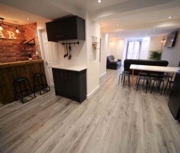 8 Bed - 13 Brudenell Avenue, Hyde Park, Leeds - LS6 1HD - Student - Photo 1