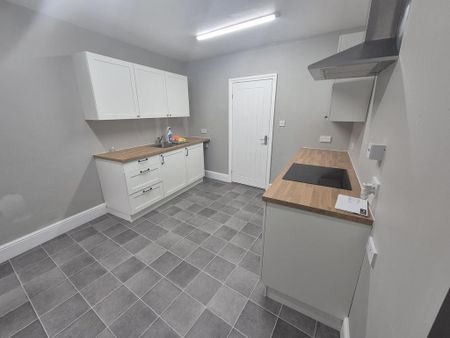 3 bedroom terraced house to rent - Photo 5