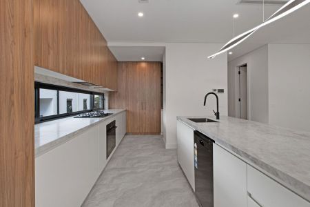 Luxury Duplex - Resort-Style Living with Pool & Multiple Ensuites - Photo 5