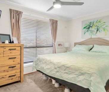 Spacious 3-Bedroom Home with parking behind electric gate - Photo 3