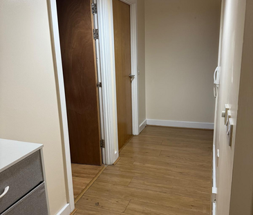 2 bedroom flat to rent - Photo 2 | Rentumo