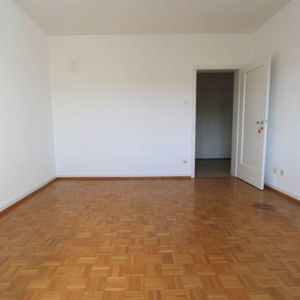 Appartement de 2.5 pièces avec balcon - Photo 2