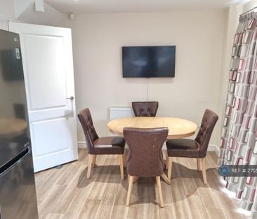 3 bedroom semi-detached house to rent - Photo 3