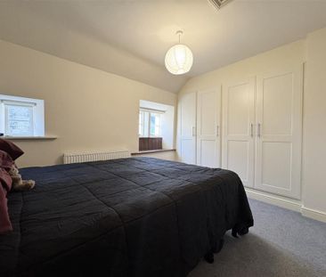 1 bedroom character property to rent - Photo 1