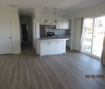 2 Bed/1.5 Bath Third floor unit, quiet building - Photo 4