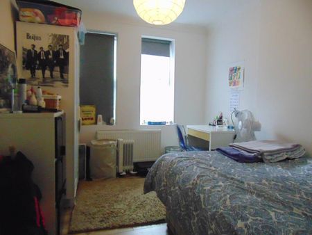 3 bedroom ground floor flat to rent - Photo 4