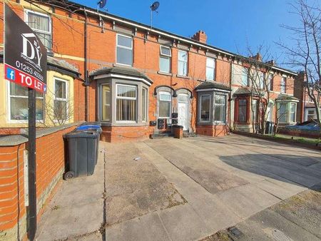 Devonshire Road, Blackpool, FY3 - Photo 3