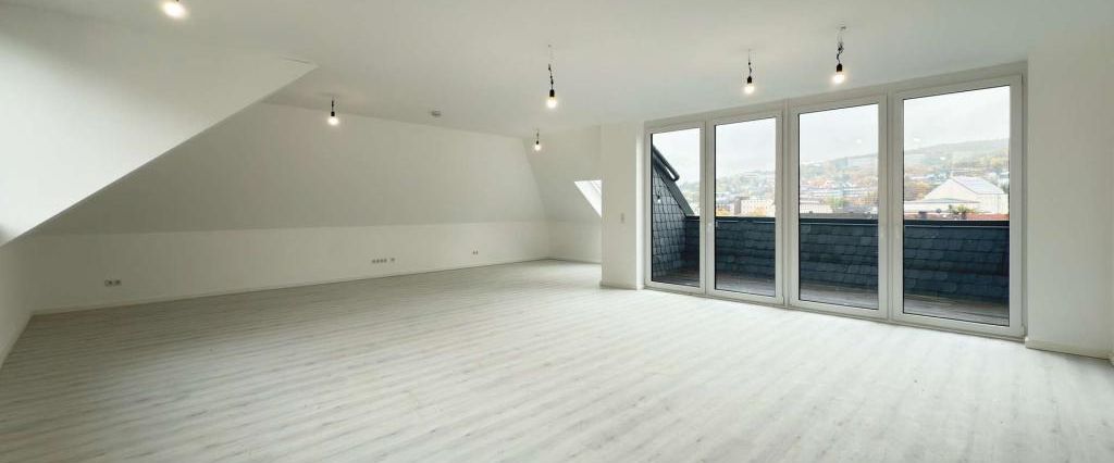 Exklusiv saniert & lichtdurchflutet – Wohnen mit Weitblick und Stil! - Photo 1