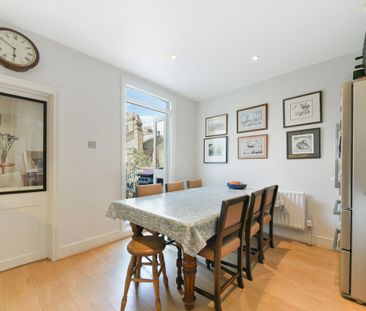 A charming 2 bedroom flat on Ingelow Road, SW8. - Photo 3