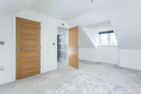 4 bedroom semi-detached house to rent - Photo 4